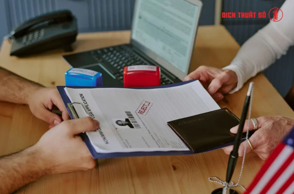 Dịch thuật công chứng giấy tờ xuất nhập cảnh là gì?