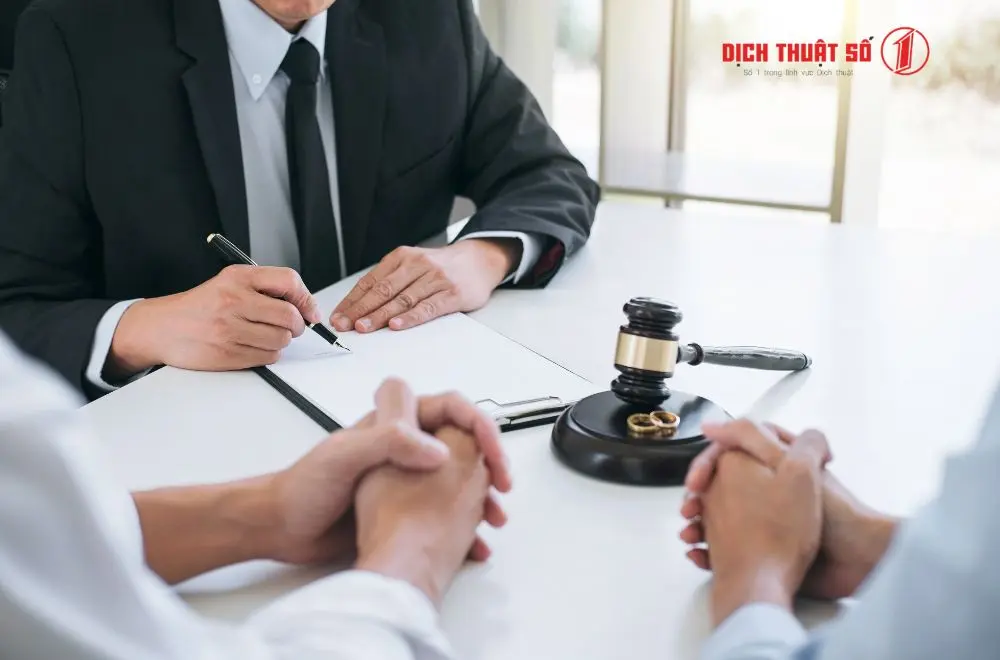 Trường hợp nào cần dịch thuật công chứng quyết định ly hôn sang tiếng Trung?