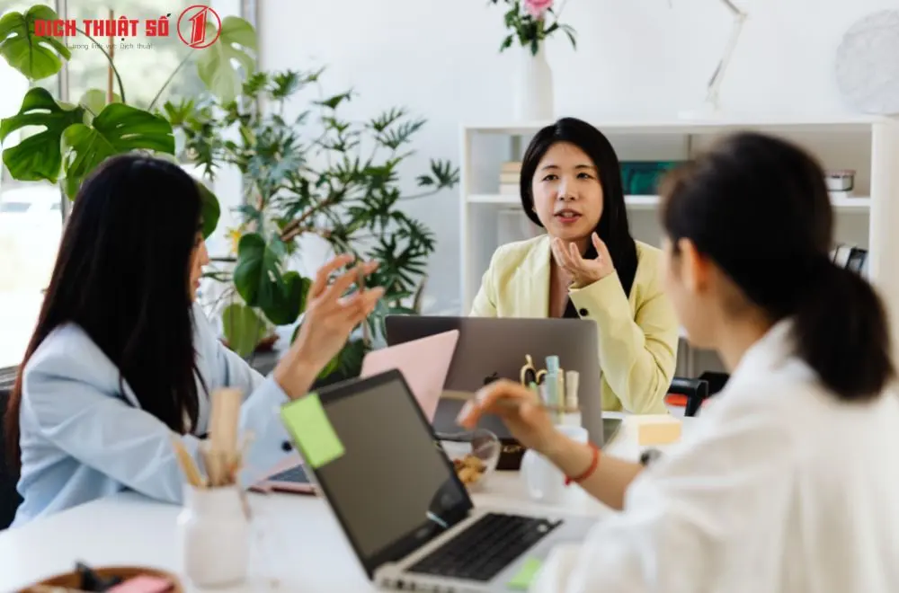 Nói chuyện với người bản xứ để luyện nghe